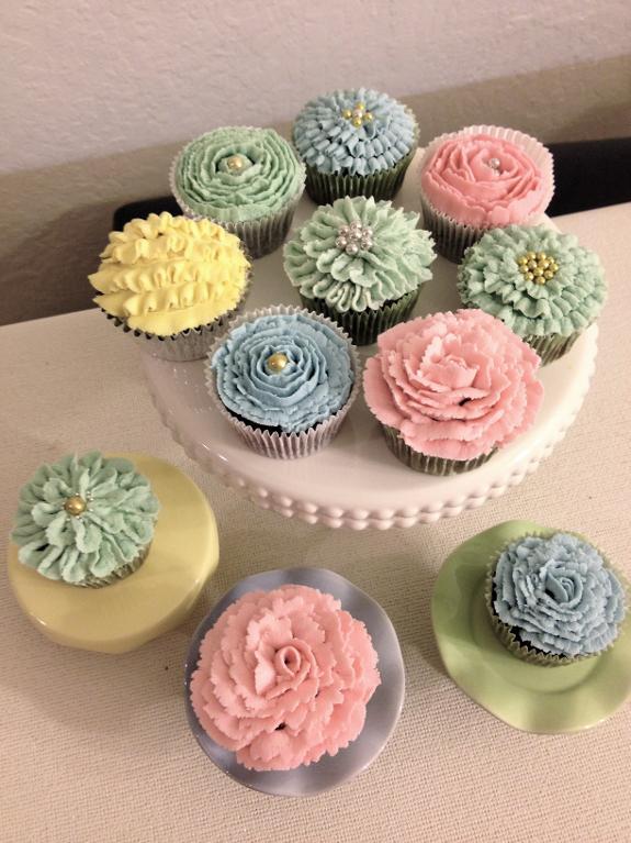 Cupcake VintageFlowers pastel.jpg