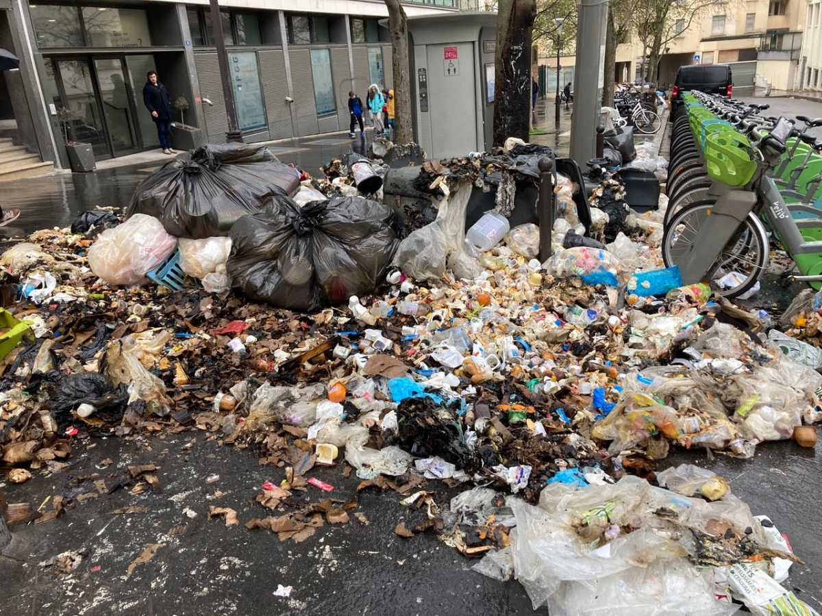 Garbage, bikes.jpg
