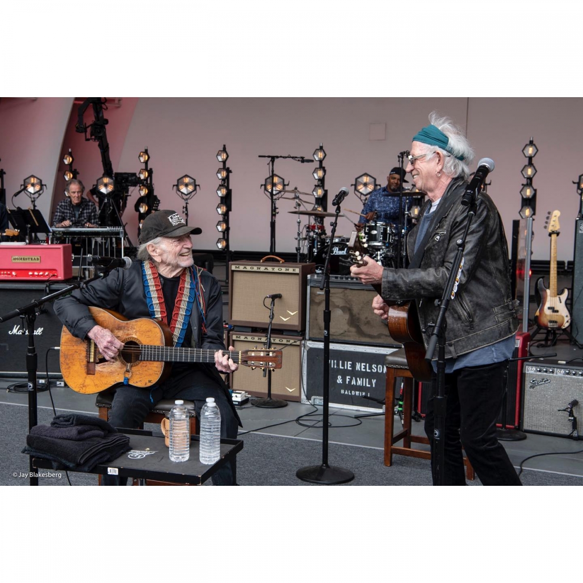 Willie (90th) and Keith Richards.jpg