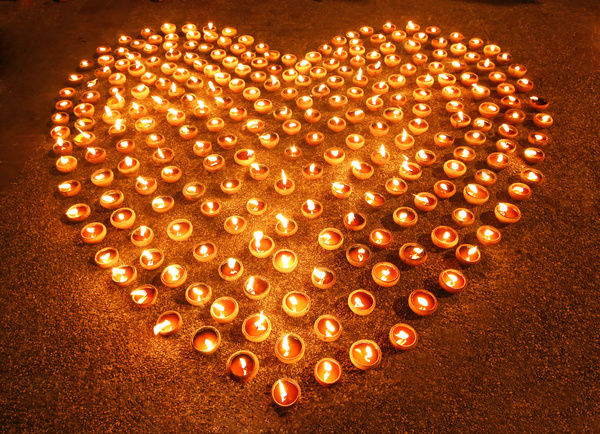 love-heart-shape-burning-candles-light-13118818_0.jpg