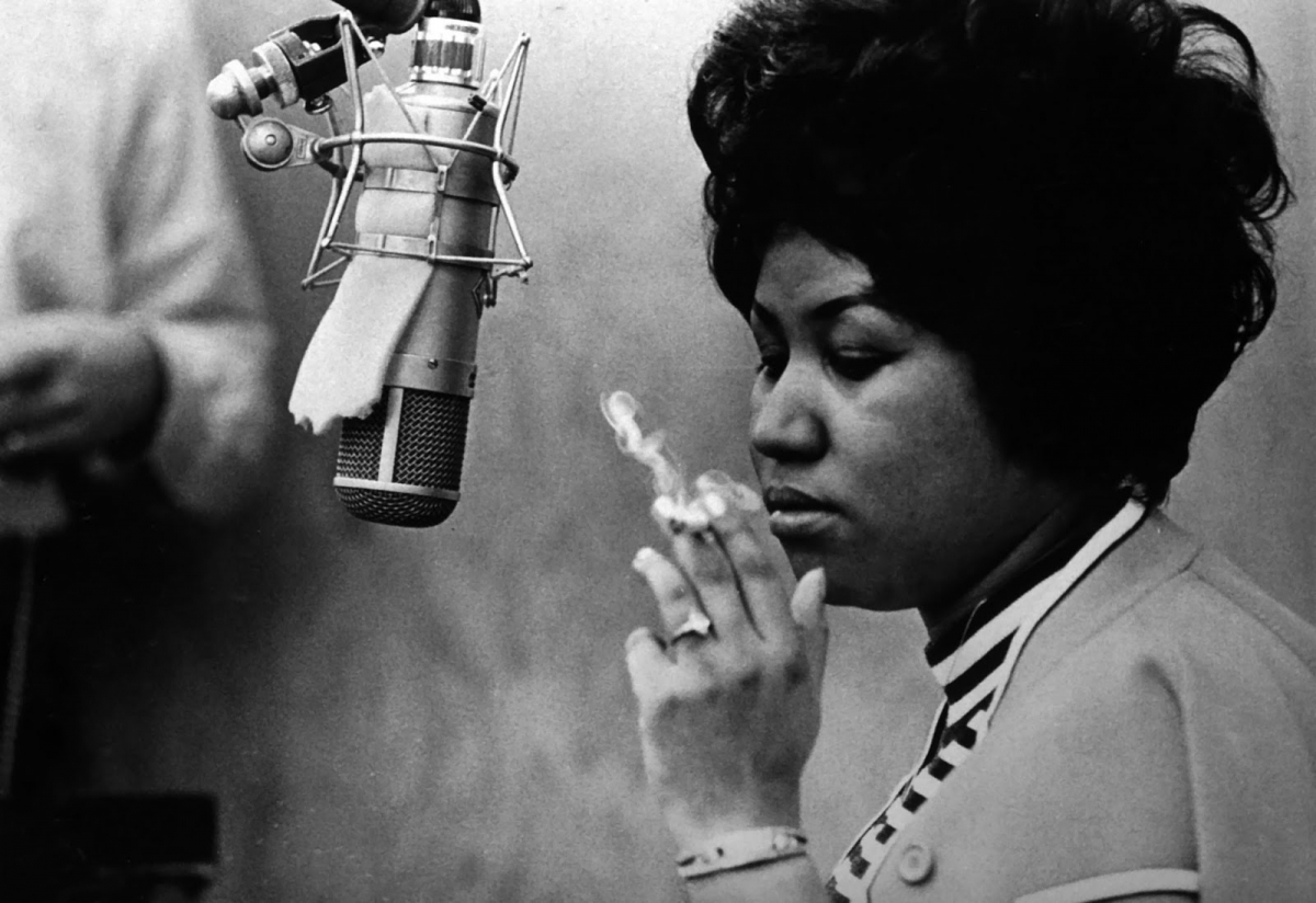 1967-Aretha-Franklin-recording-Respec-Aretha-Franklin-enregistrant-Respec.jpg