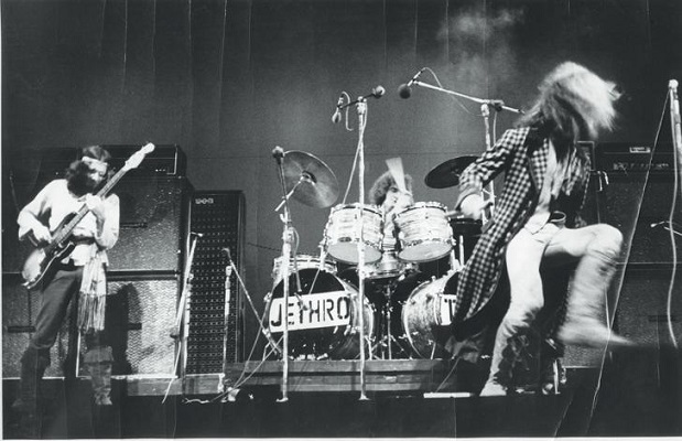 1968-claude-nobs-archves-jethro-tull-pp-104-105_0.jpg