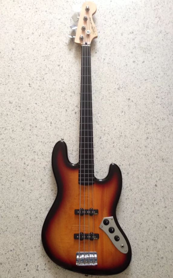 2010_Squire VM Fretless Bass 1.JPG