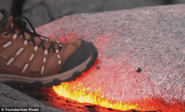 241E583700000578-2877309-On_a_recent_holiday_to_Kilauea_in_Hawaii_neuroscientist_Alex_Riv-a-20_1418818299111.jpg