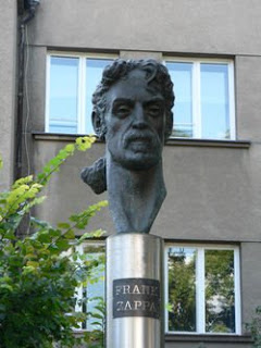 250px-Frank_Zappa_Bust.jpg
