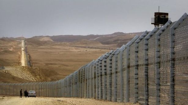 A-border-fence-is-constructed-along-Israels-border-with-Egypt-near-the-Red-Sea-resort-town-of-Eilat-February-15-2012.-AFP.jpg