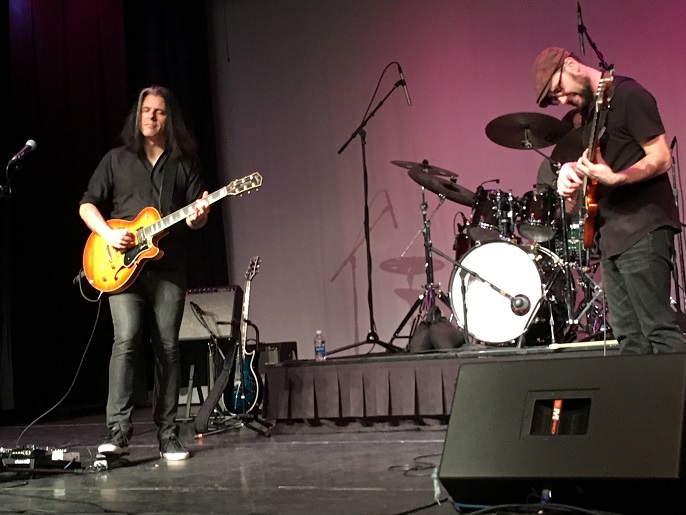 Alex Skolnick Trio Boulton Center Bayshore NY 12212017 087 resize.jpg