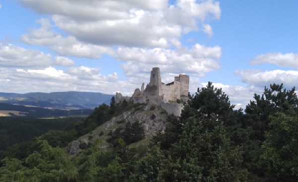 Cachtice Castle II.jpg