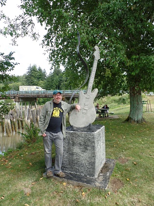 Cobain Memorial.JPG