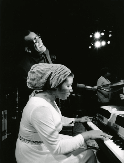 Concert-Fillmore-West-San-Francisco-Aretha-Franklin-Ray-Charles.gif