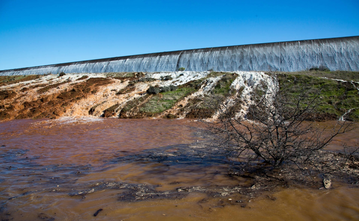 DK_Oro_spillway_damage-3846_02_11_2017-1920x1184.jpg