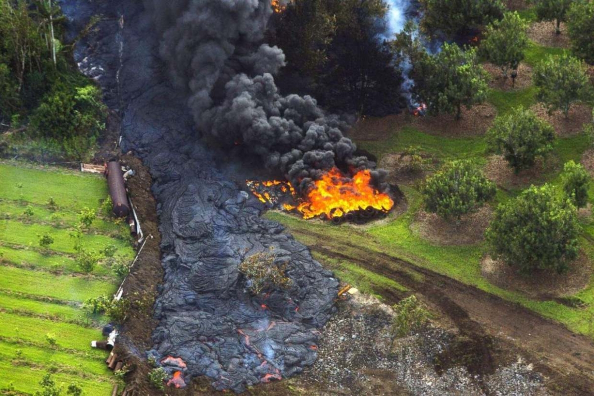 Eruption of Kilauea Volcano (1).jpg