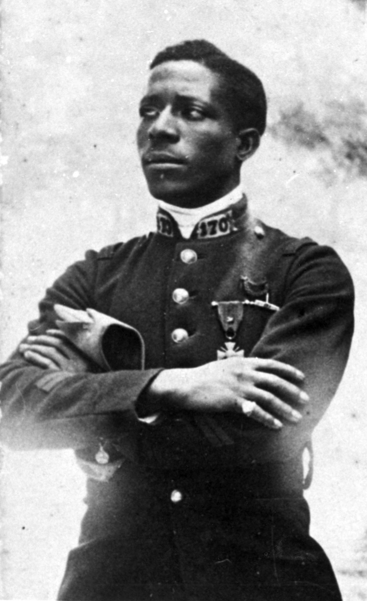 Eugene_Jacques_Bullard,_first_African_American_combat_pilot_in_uniform,_First_World_War.jpg