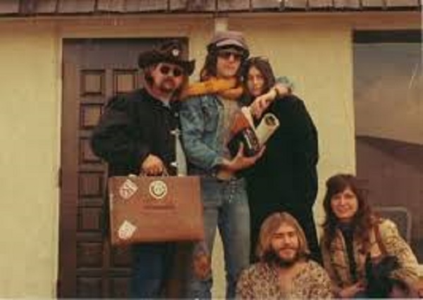 Gram Parsons emmylou.jpg