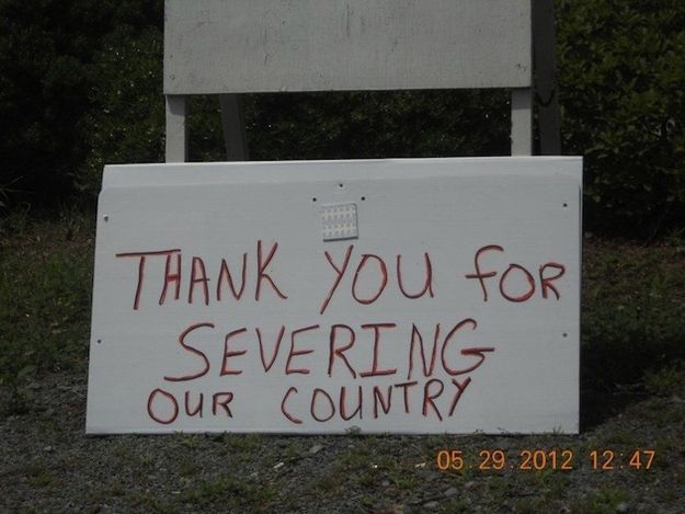 Grammar_SpellingIsImportant_sign_veterans_ThanksForSeveringThisCountry.jpg