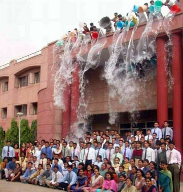 GroupPicture_prank_WaterPouredFromRoof_funny_hilarious.jpg
