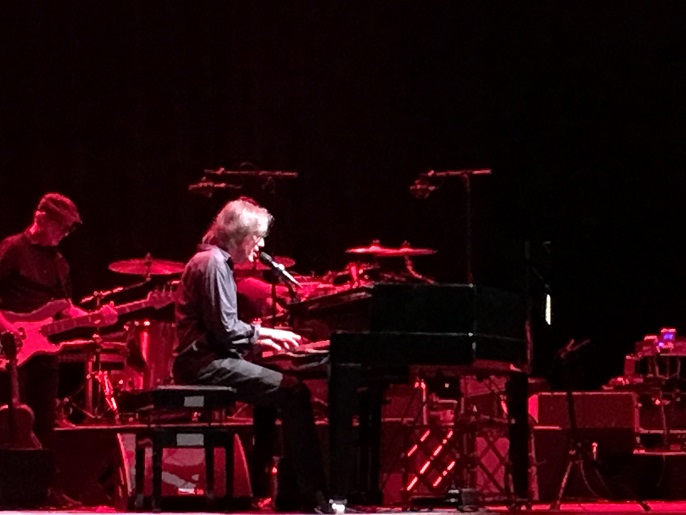 Jackson Browne Jones Beacch 09242017 907 resize.jpg