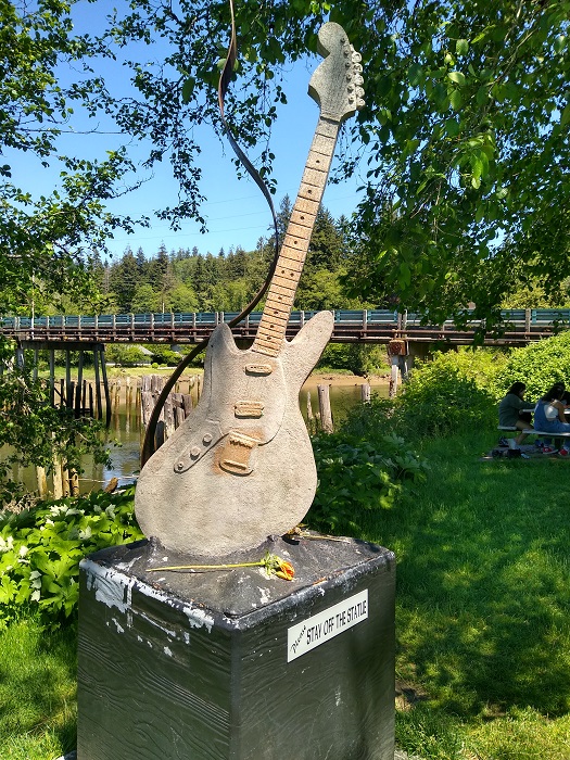 Kurt Cobain monument.jpg