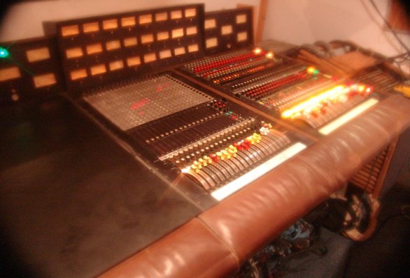 MCI-Criteria_Studio-C_Console-7_3.jpg