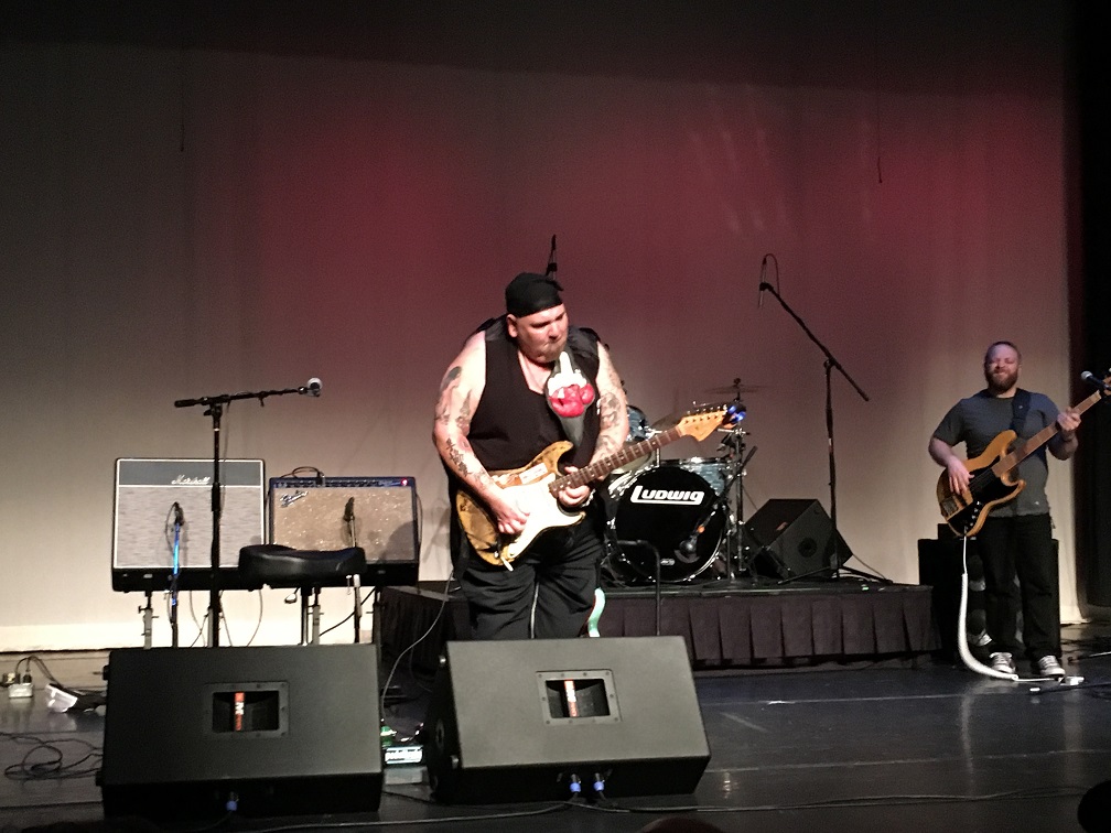 Popa Chubby 06172017 Bayshory NY Chub stnd 2.jpg