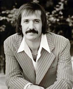 Salvatore-Phillip-Sonny-Bono-February-16-1935-January-5-1998-celebrities-who-died-young-30154113-250-305.jpg