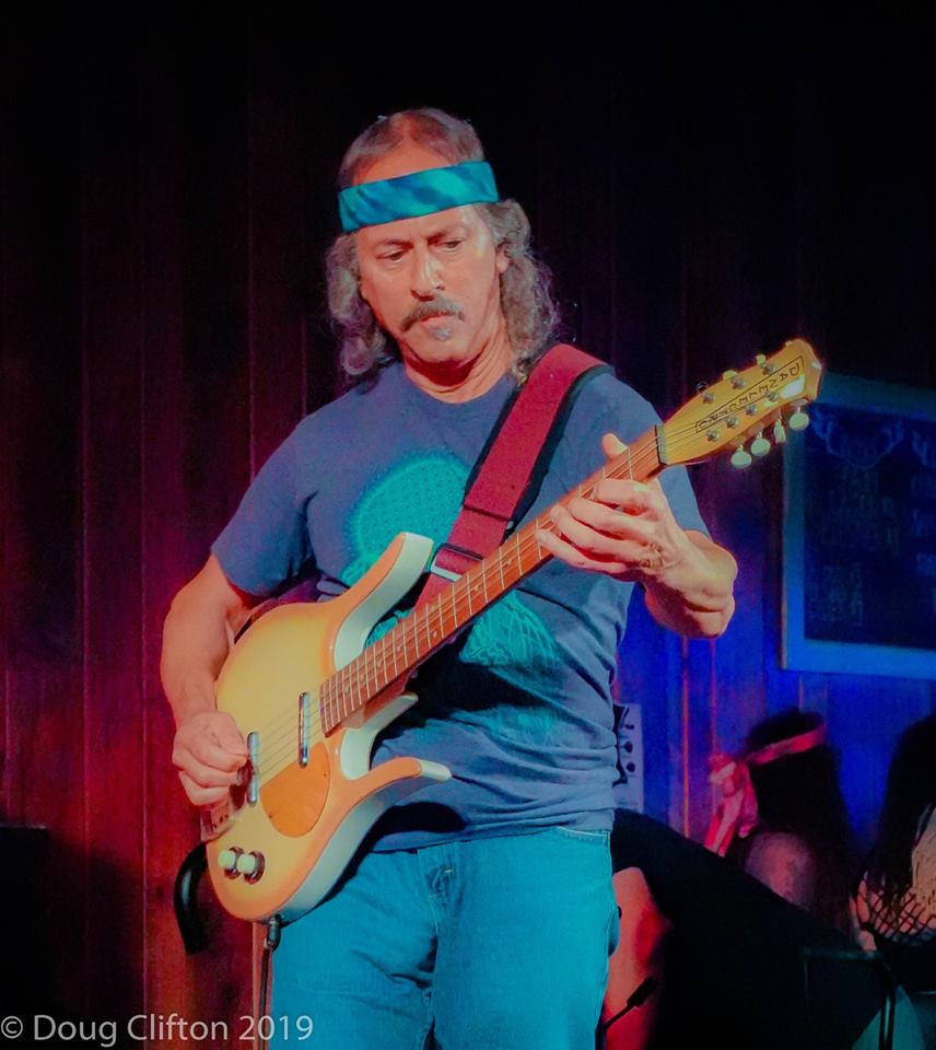 Sless_DNB_3-10-2019_7 string Danelectro Longhorn guitar_DougCliftonPhoto.jpg