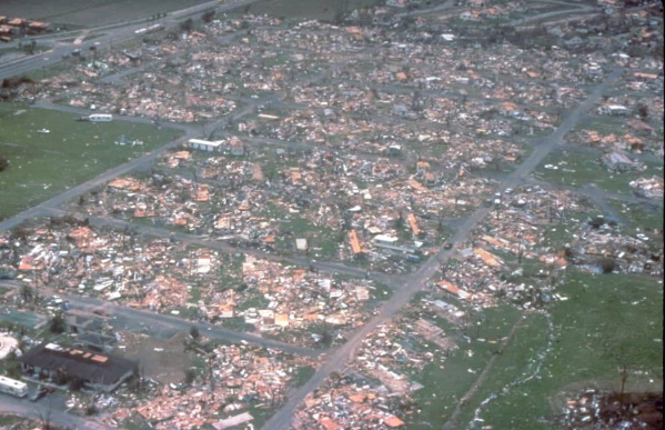 Some-of-the-extensive-Damage-to-homes-in-Miami.-Huffington-Post.jpg