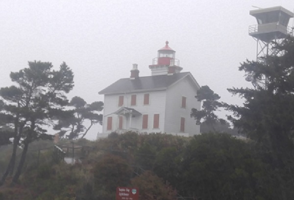 Yaquina Bay Light.jpg