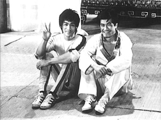 bruce-lee-usagi-peace-sign.jpg