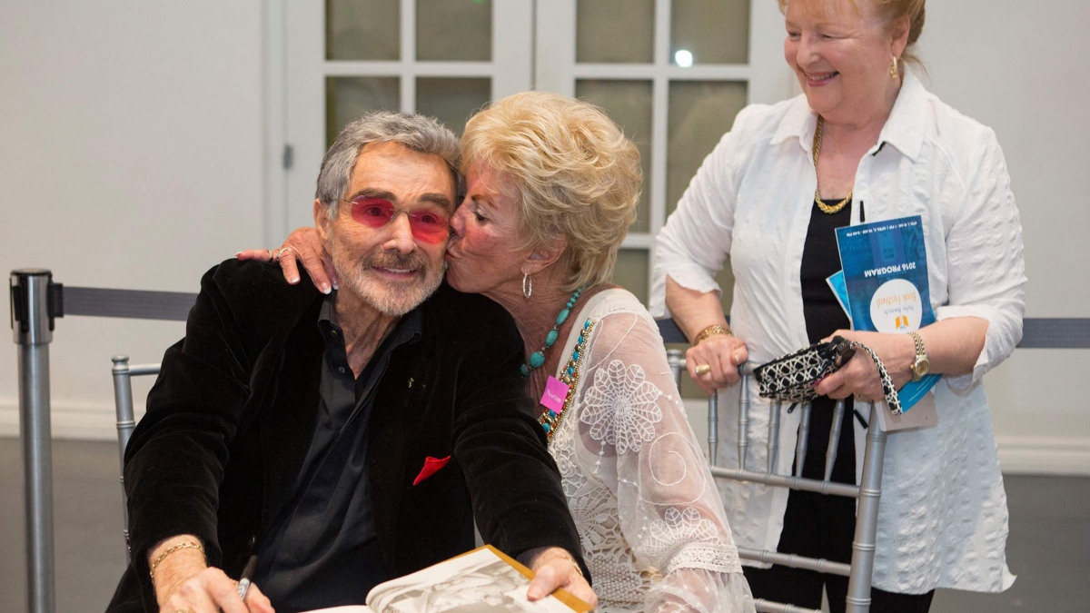 burt-reynolds-ann-today-160406-tease_5b9cc5356d78de8d2094c85c4137fdb9 copy.jpg