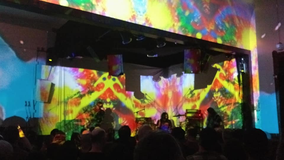 earthless_0.jpg