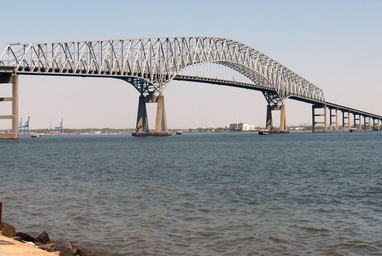 francis_scott_key_bridge_-_2010.jpg