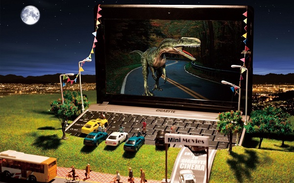 gigabyte-miniature-cinema-figurines-laptop-creative-960x600-wide-wallpapers.net_.jpg