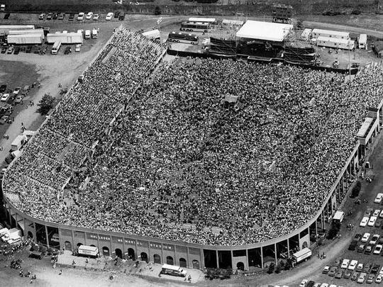 holleder-memorial-stadium-31826005-b54f-40eb-8446-23c135563d0-resize-750.jpeg
