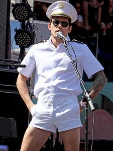john-mayer-capitaine-sexy-L-1.jpeg