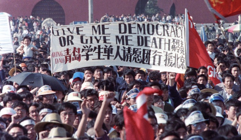 tiananmen-square-protesters-1989_0.jpg