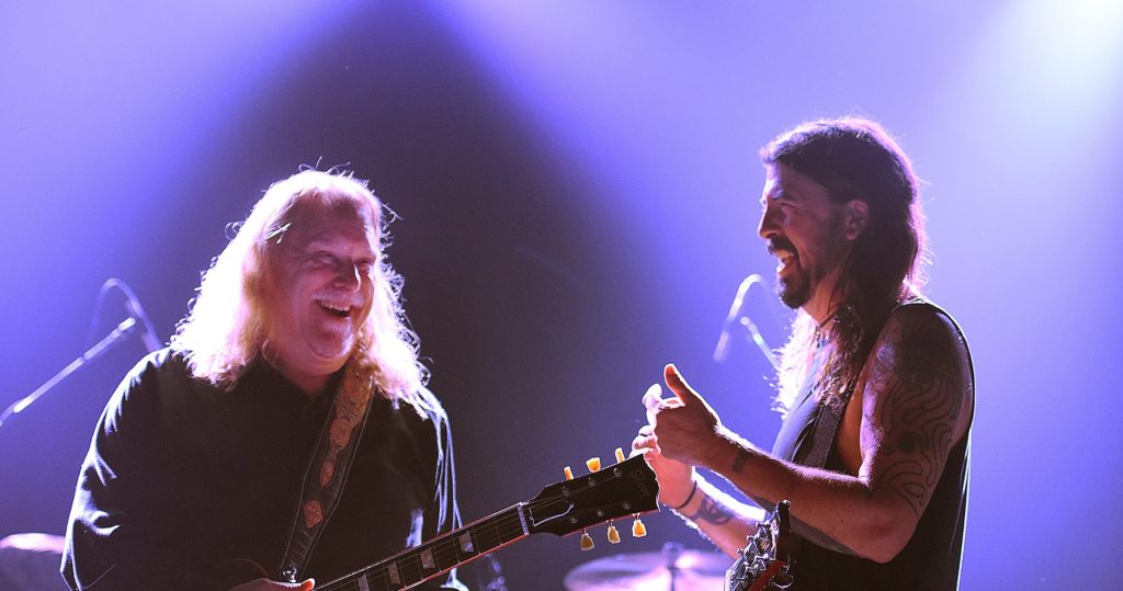 warren-haynes-dave-grohl-all-apologies-asheville-1024x539.jpg