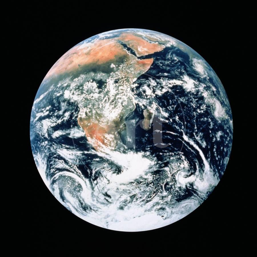 whole-earth-from-apollo-17_u-l-pzin2g0.jpg